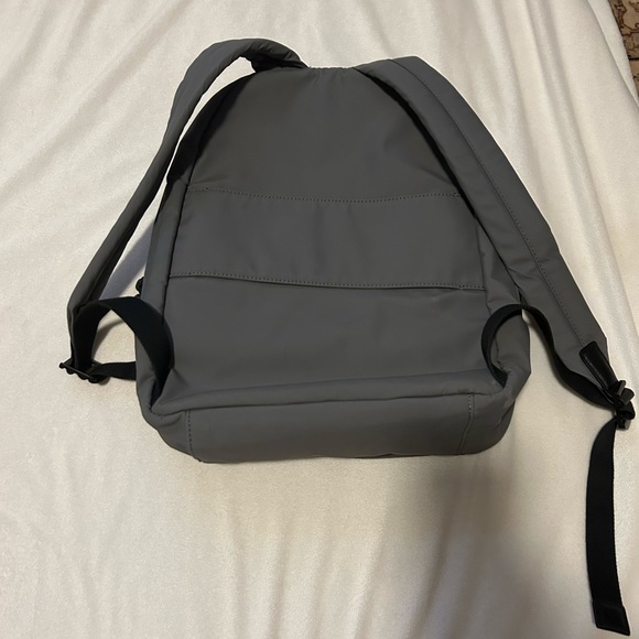 Away daypack backpack in gray asphalt - Picture 4 of 11